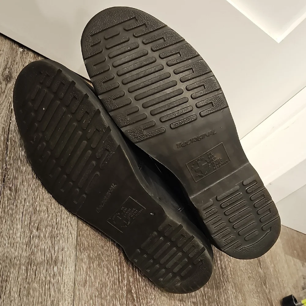 [w/ BOX] Dr. MARTENS Black Chelsea Boots Air Wair chukka EUC Size 14 Laceless